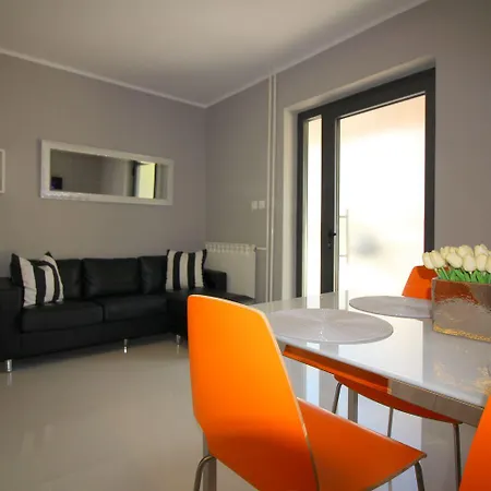 Modernes Mit Privater Terrasse, Grillbereich, Spielplatz, Liegen, Privatparkplatz 波雷奇