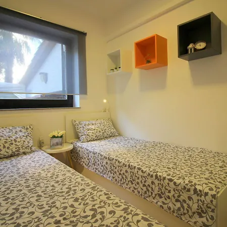 Modernes Mit Privater Terrasse, Grillbereich, Spielplatz, Liegen, Privatparkplatz * 波雷奇