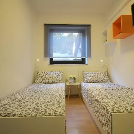 Modernes Mit Privater Terrasse, Grillbereich, Spielplatz, Liegen, Privatparkplatz * 波雷奇