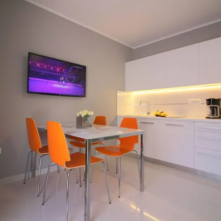 Modernes Mit Privater Terrasse, Grillbereich, Spielplatz, Liegen, Privatparkplatz * 波雷奇