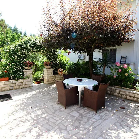 Modernes Mit Privater Terrasse, Grillbereich, Spielplatz, Liegen, Privatparkplatz 波雷奇