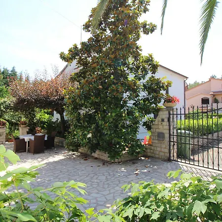 Modernes Mit Privater Terrasse, Grillbereich, Spielplatz, Liegen, Privatparkplatz 公寓 波雷奇