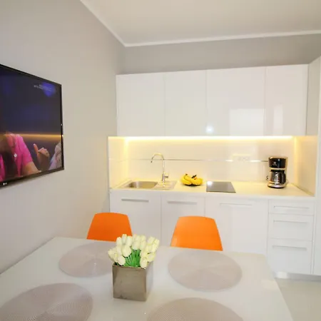 Modernes Mit Privater Terrasse, Grillbereich, Spielplatz, Liegen, Privatparkplatz *