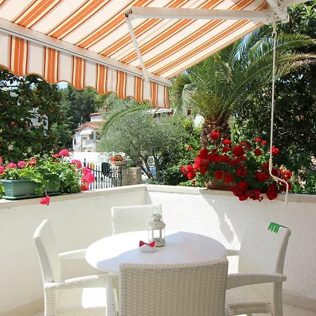 Modernes Mit Privater Terrasse, Grillbereich, Spielplatz, Liegen, Privatparkplatz Poreč