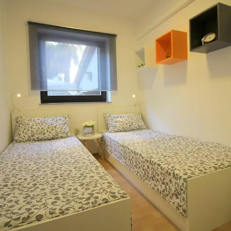 Apartman Modernes Mit Privater Terrasse, Grillbereich, Spielplatz, Liegen, Privatparkplatz