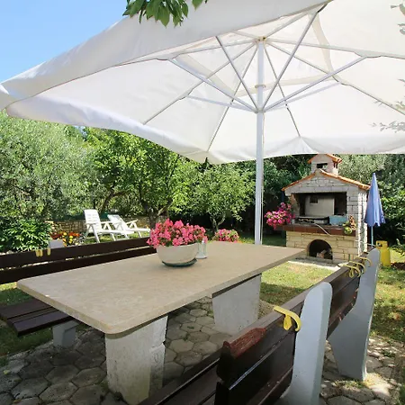 Apartman Modernes Mit Privater Terrasse, Grillbereich, Spielplatz, Liegen, Privatparkplatz Poreč