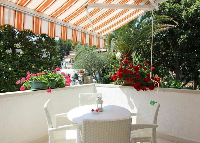 Modernes Mit Privater Terrasse, Grillbereich, Spielplatz, Liegen, Privatparkplatz Porec