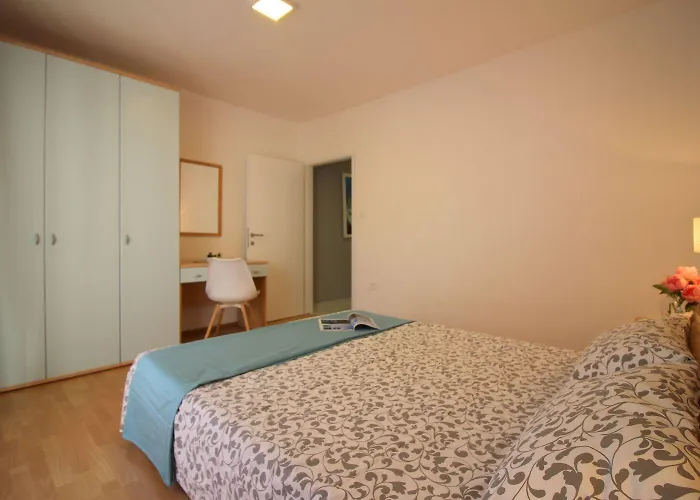 Modernes Mit Privater Terrasse, Grillbereich, Spielplatz, Liegen, Privatparkplatz *