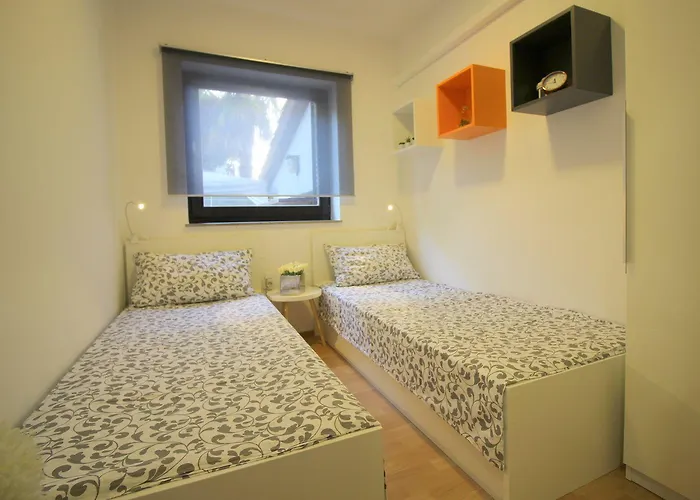 Appartamento Modernes Mit Privater Terrasse, Grillbereich, Spielplatz, Liegen, Privatparkplatz