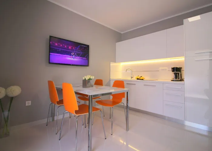 Modernes Mit Privater Terrasse, Grillbereich, Spielplatz, Liegen, Privatparkplatz * Porec